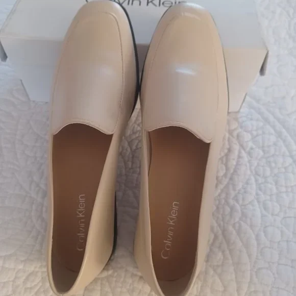 Women's Calvin Klein flats in Ivory size 8 - Picture 2 of 4